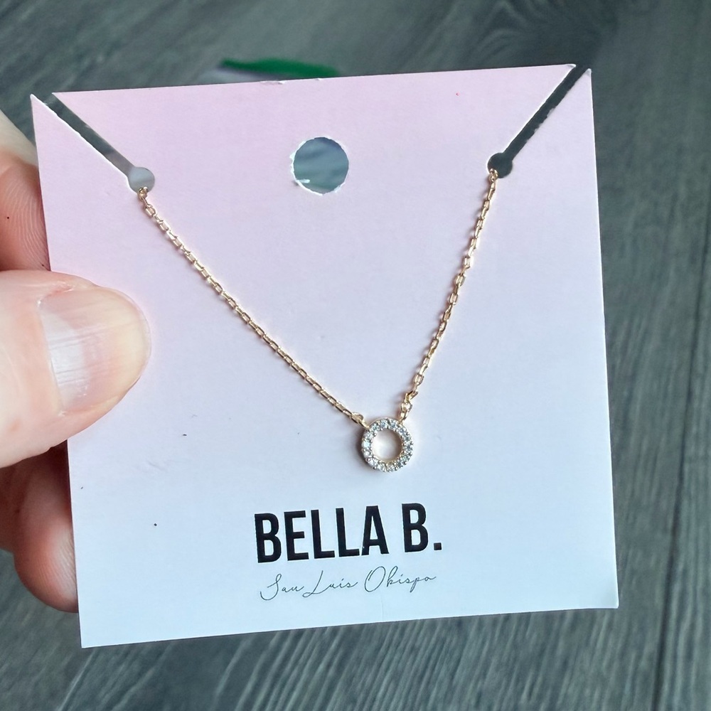 Rhinestone Gold Initial Charm Necklace "O"